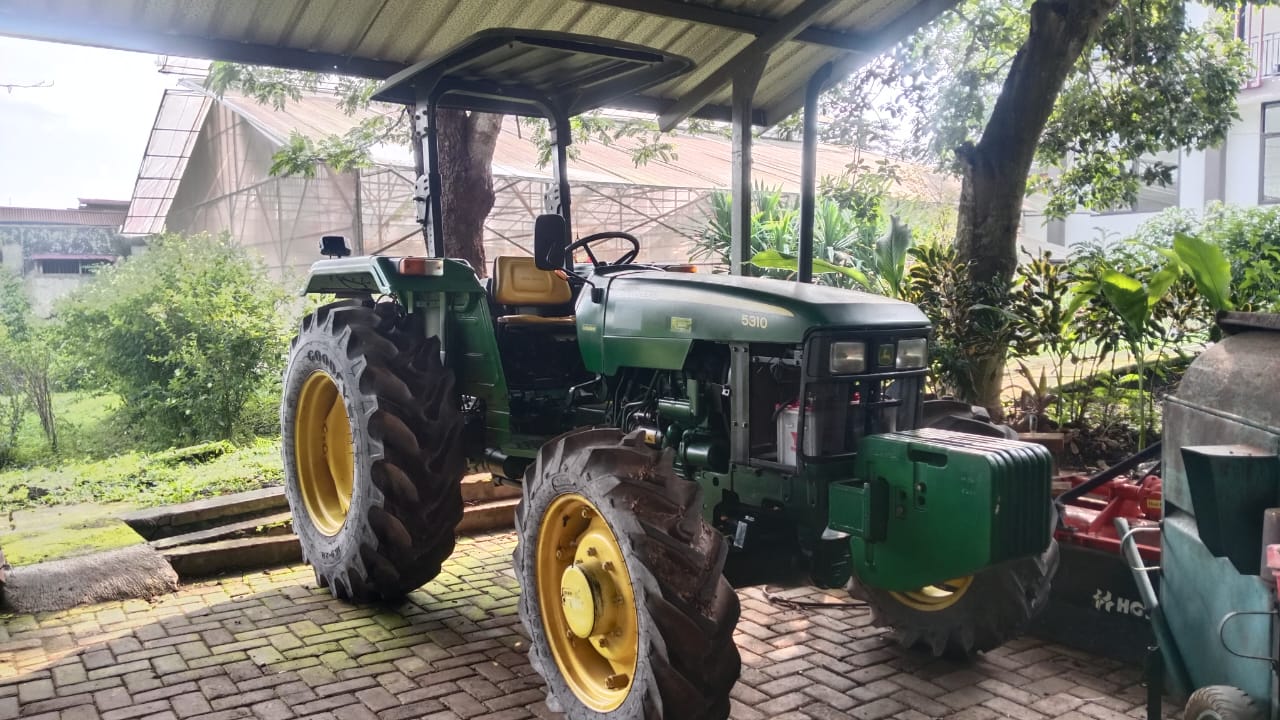 Tractor Four Wheel