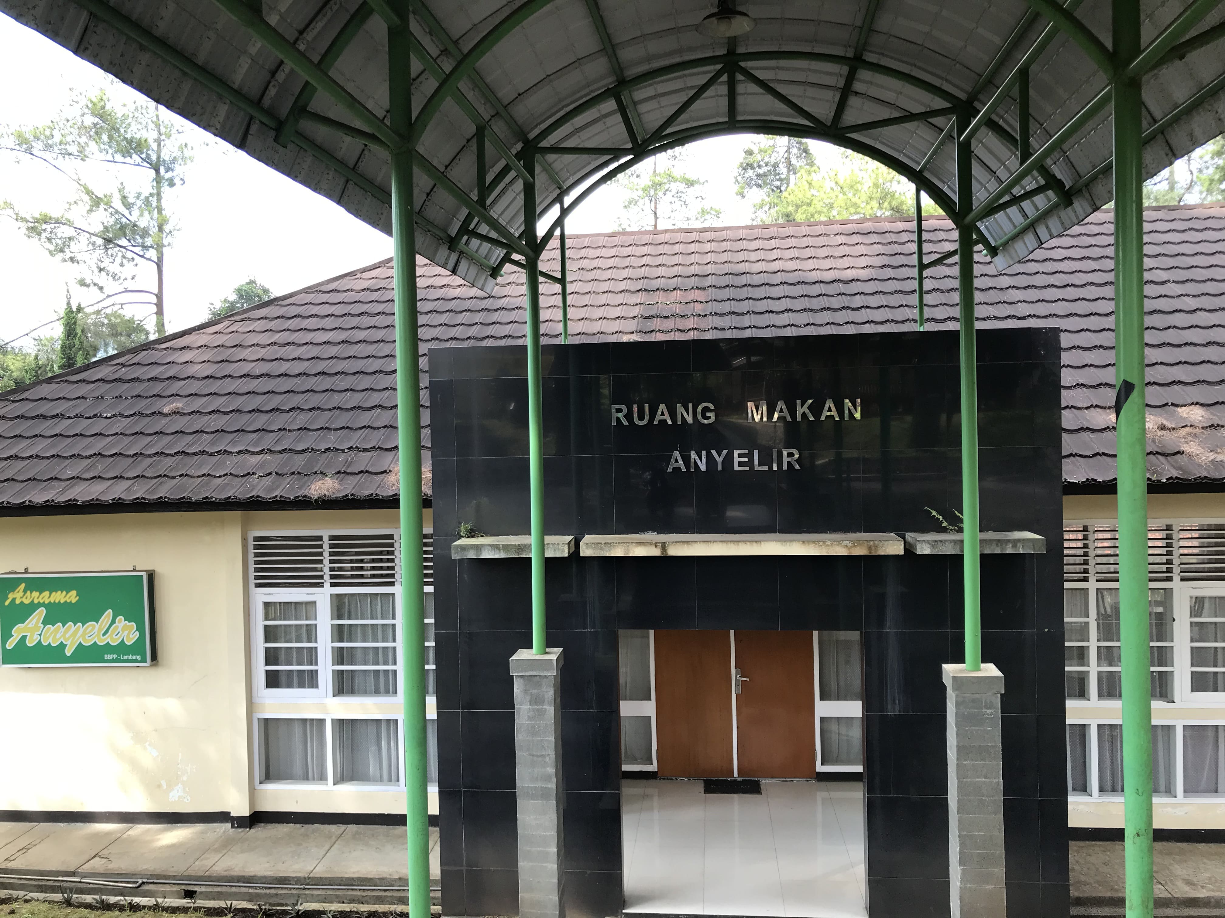 Ruang Makan Anyelir