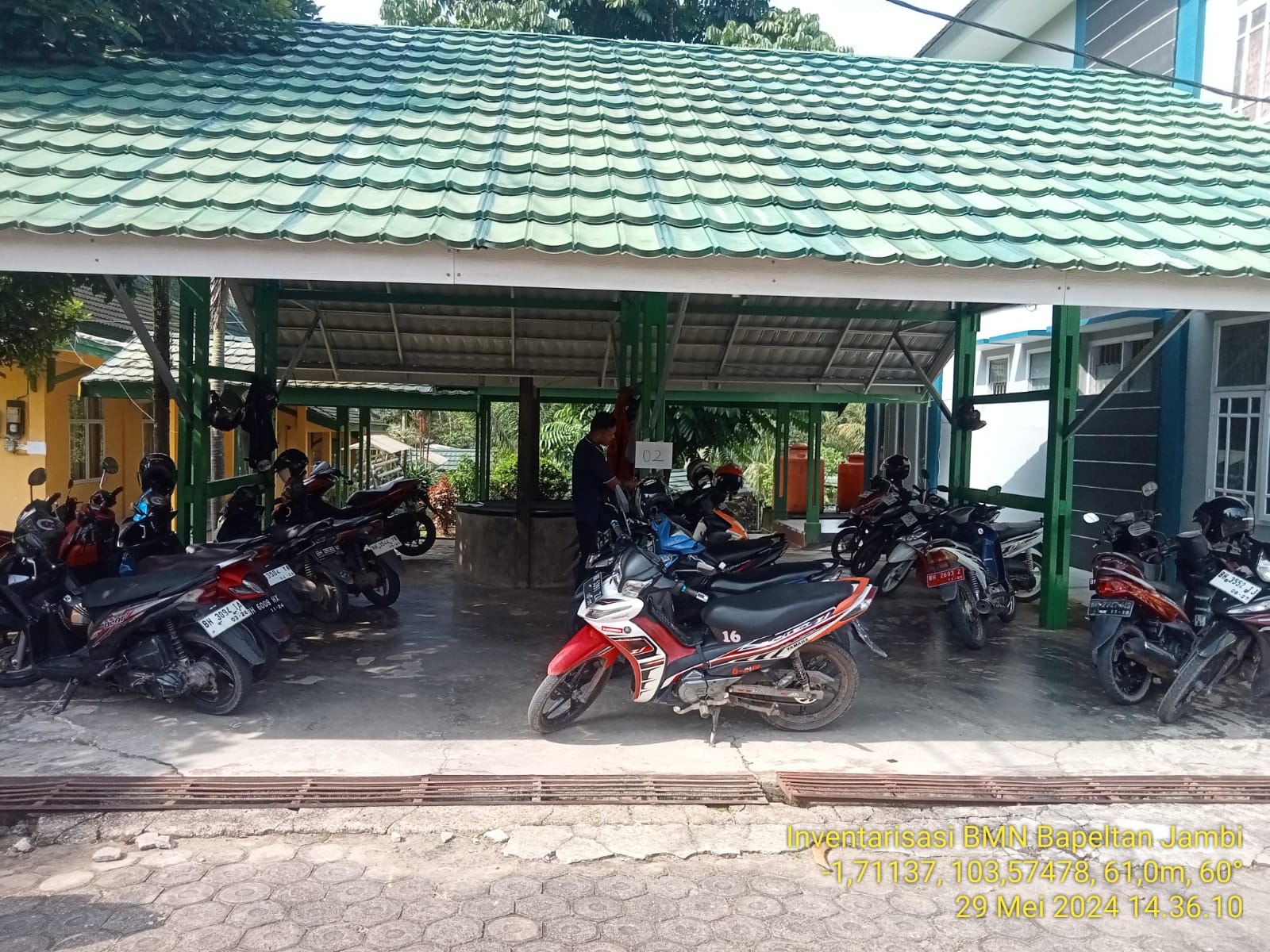 Bangunan Parkir Motor